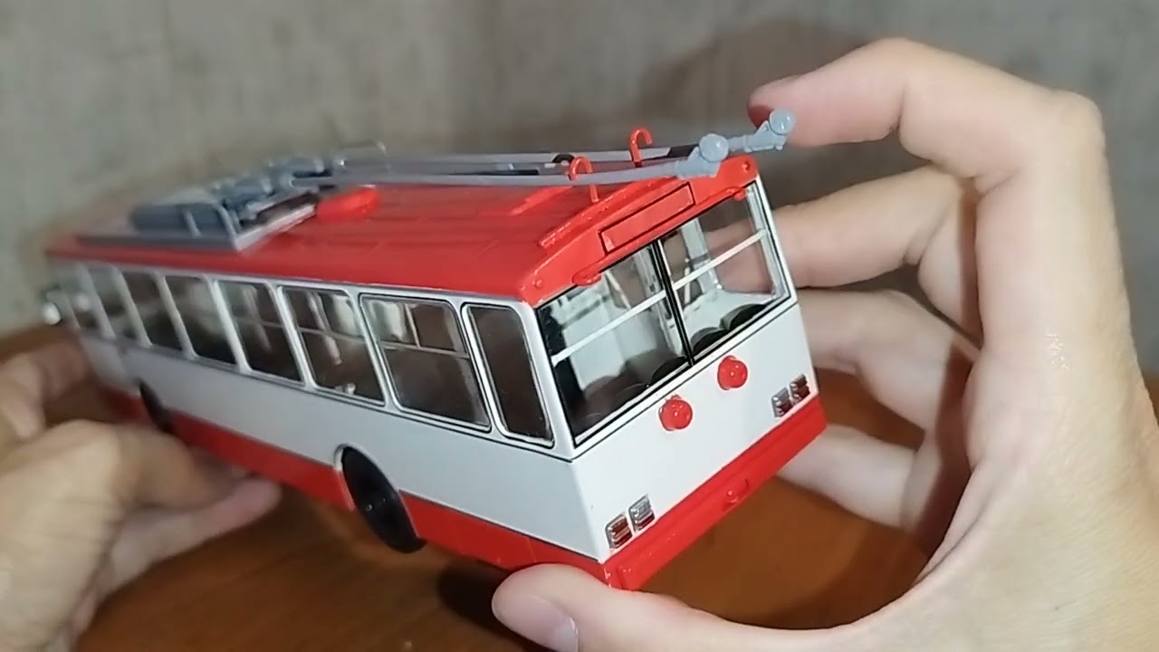 Модель троллейбуса Шкода 14 тр Авто история.