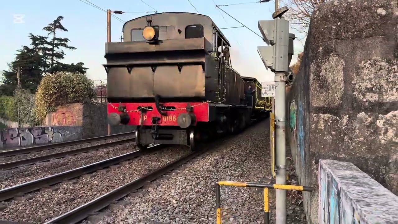 Passagem de nível entre Contumil e Rio Tinto- Comboios de Portugal e Medway