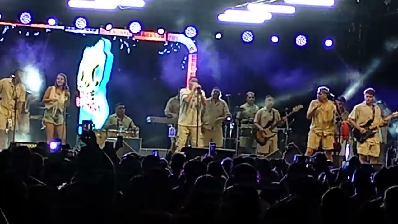 Radio vlogs sin filtro presente en el carnaval de la sala recital lbc