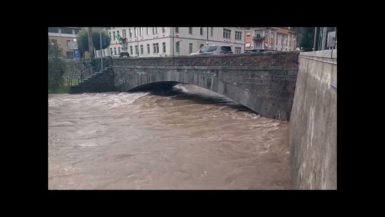water bomb, bomba d'aqua, Sabbio Chiese. 3 novembre 2023. My Italy 334