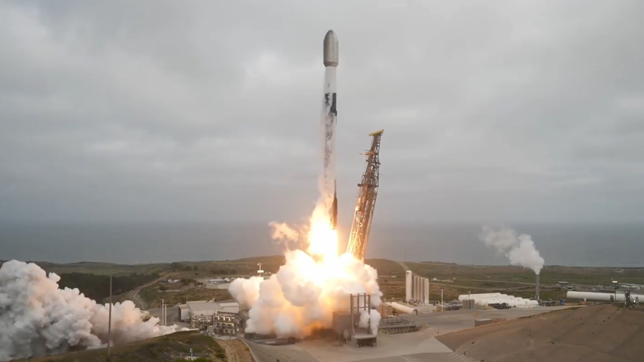 SpaceX запустила 24 спутника Starlink на 17-м полете ускорителя и успешно посадила его