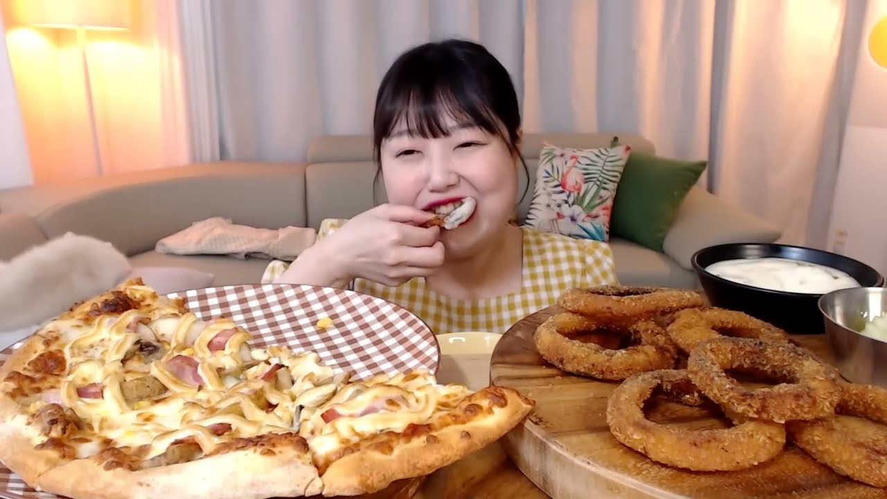 CHEESY PIZZA EATING SOUNDS COMPILATION