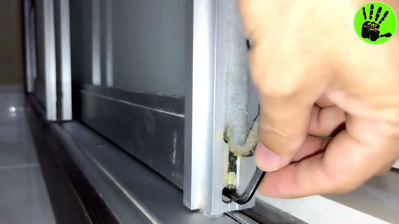 Cara Adjust Roda Pintu Almari Baju (DIY)