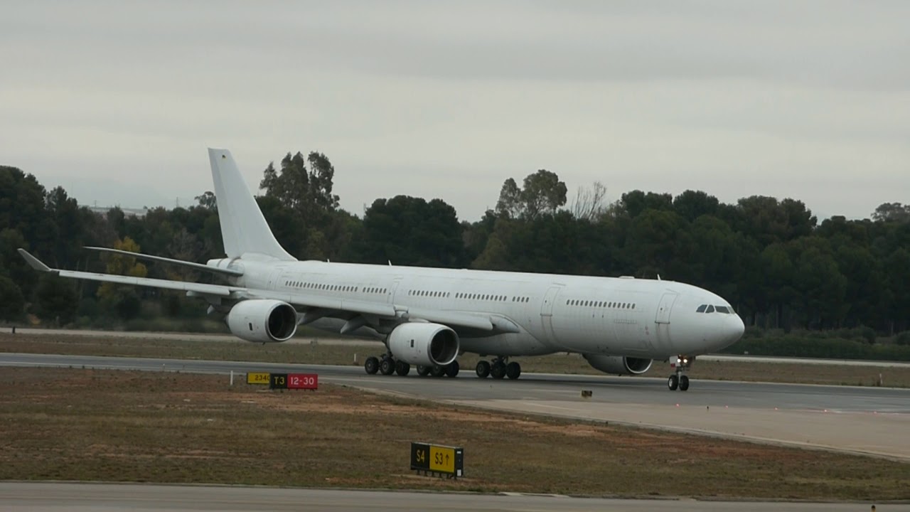 airbus 340/500  Lufthansa Technik. (D-AAAL).manises.