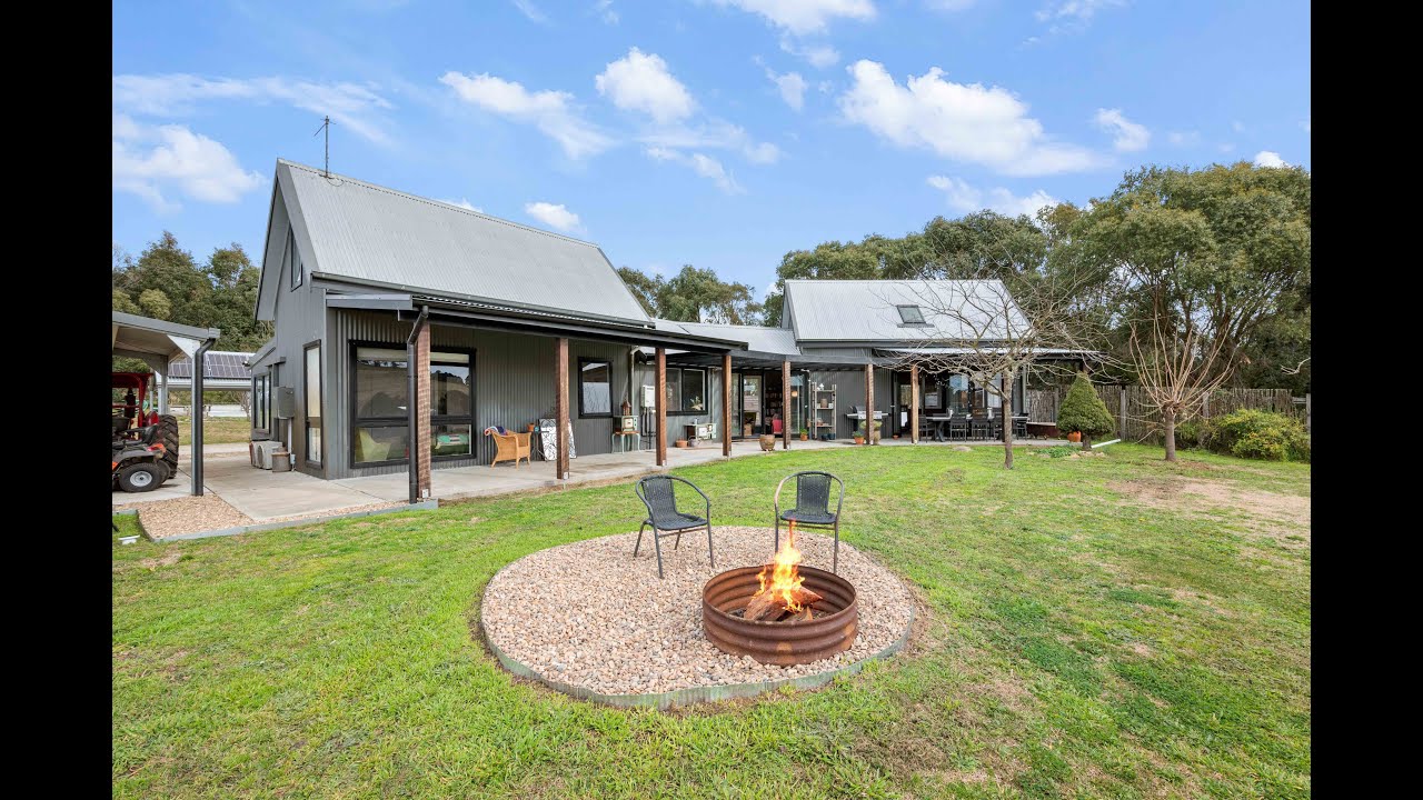 180 Bombay Road, Braidwood| Striking Solar Passive Style Country Home