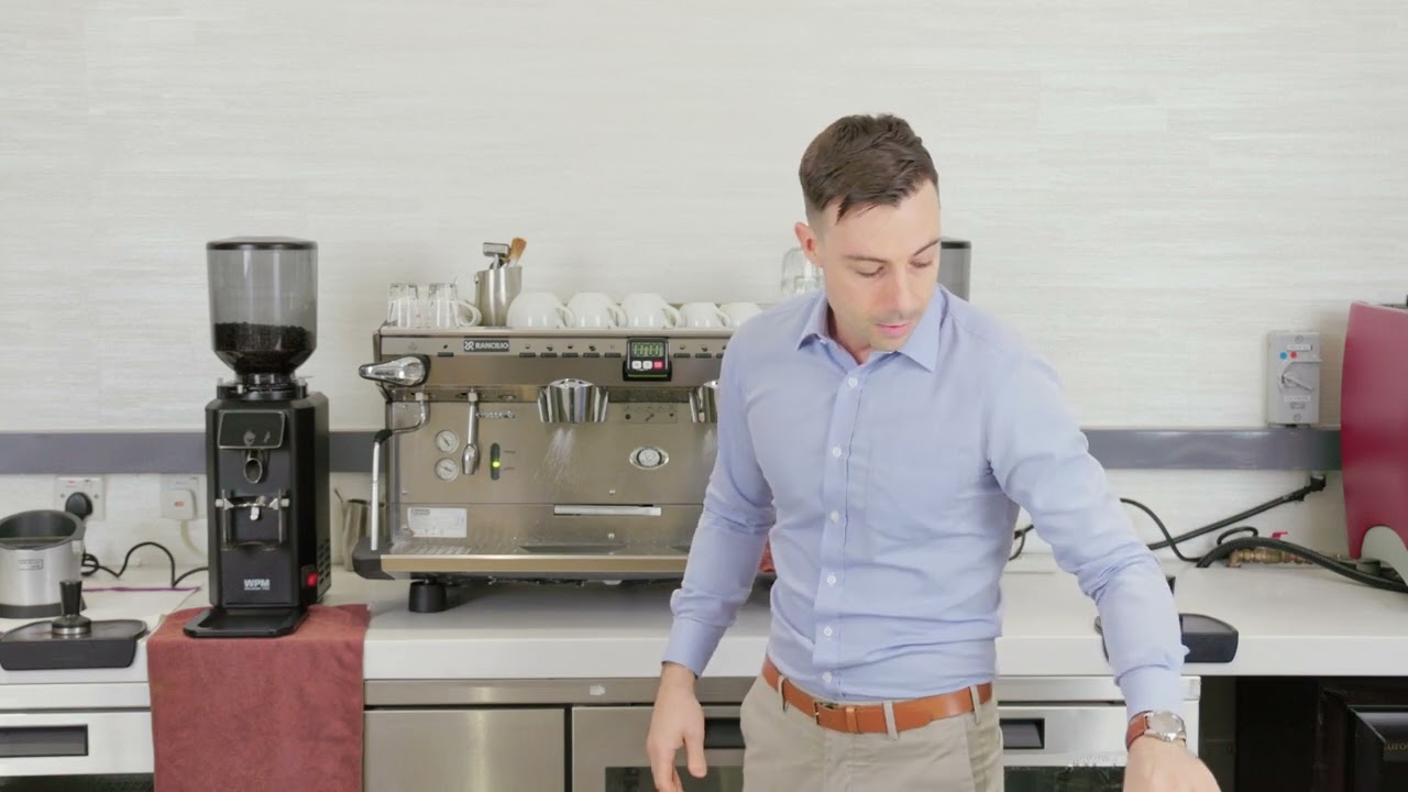 Introduction to the espresso coffee machine - video 01