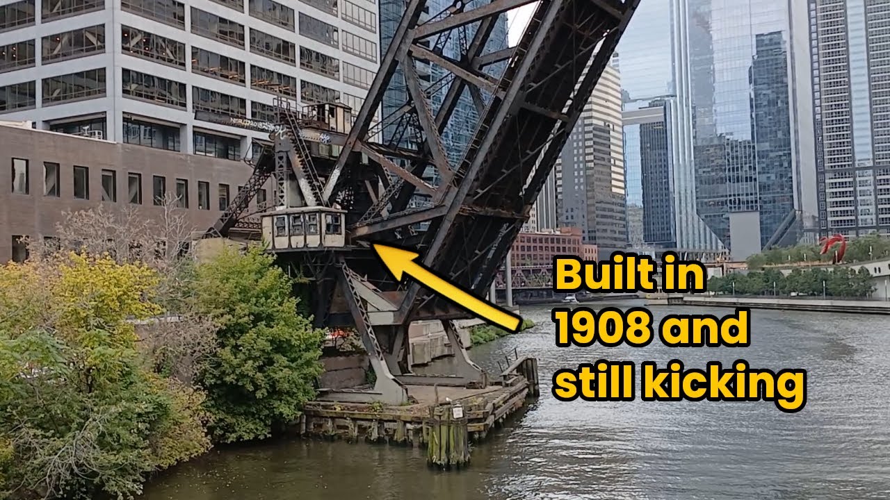 Why this Old Bridge in Downtown Chicago Hasn't Been Dismantled
