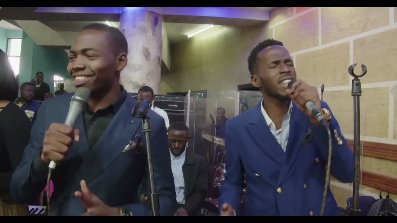 » LE FRERE ISAAC BUKASA FAIT VIBRER ET BOUGER BARUTI TABERNACLE COMME JAMAIS!