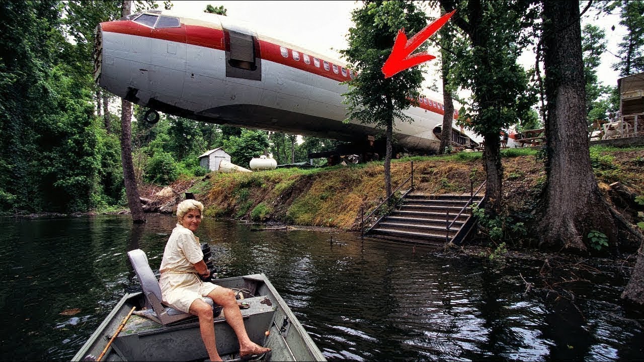 A woman bought an old Boeing 727 for $2,000 to LIVE in it&hellip; An incredible house in a Plane