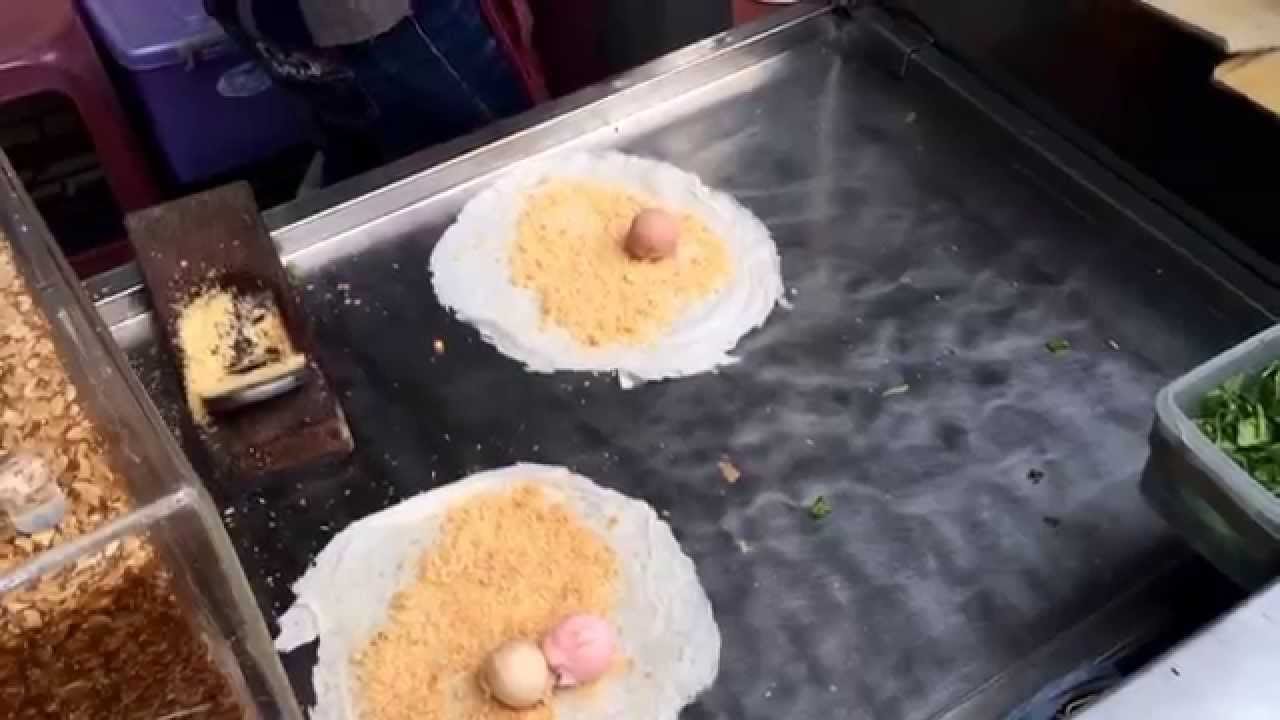 Making an ice cream, cilantro, and peanut crepe (Yingge, Taiwan)
