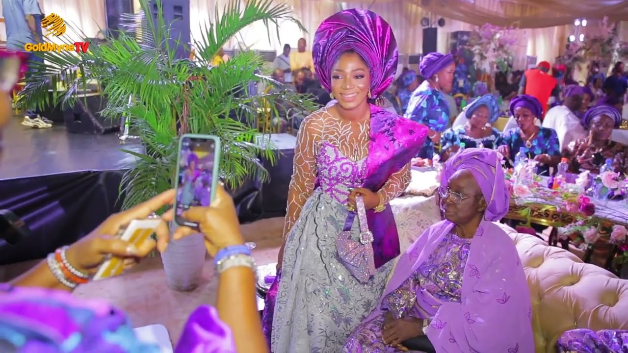 KING SUNNY ADE LIVE AT THE BURIAL CEREMONY OF ALHAJI DR. OLARENWAJU KASSIM, SHOKAS AT IJEBU IGBO
