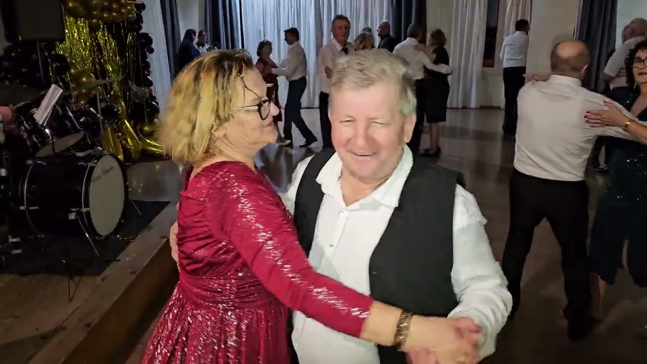 1 stycznia 2026 Muzykanci też lubią TAŃCZYĆ Andrzej URBAŃCZYK ruszył na PARKIET w MOKROSĘKU 