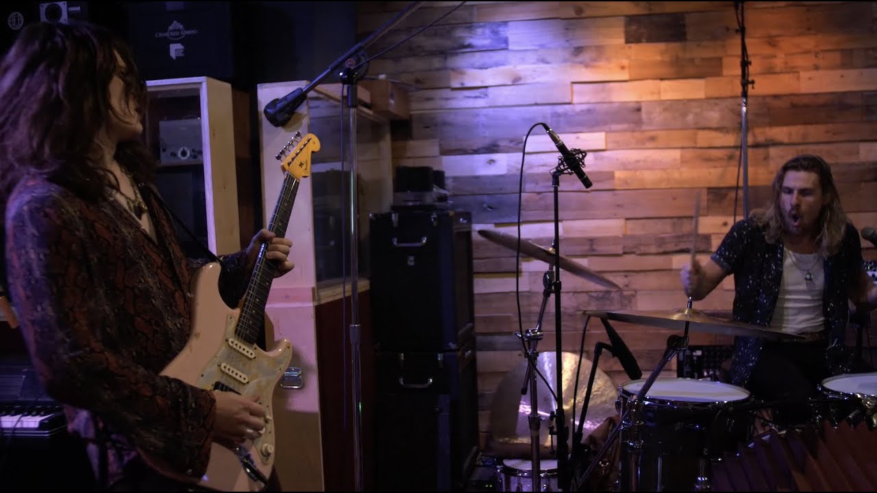 Tyler Bryant & The Shakedown - 