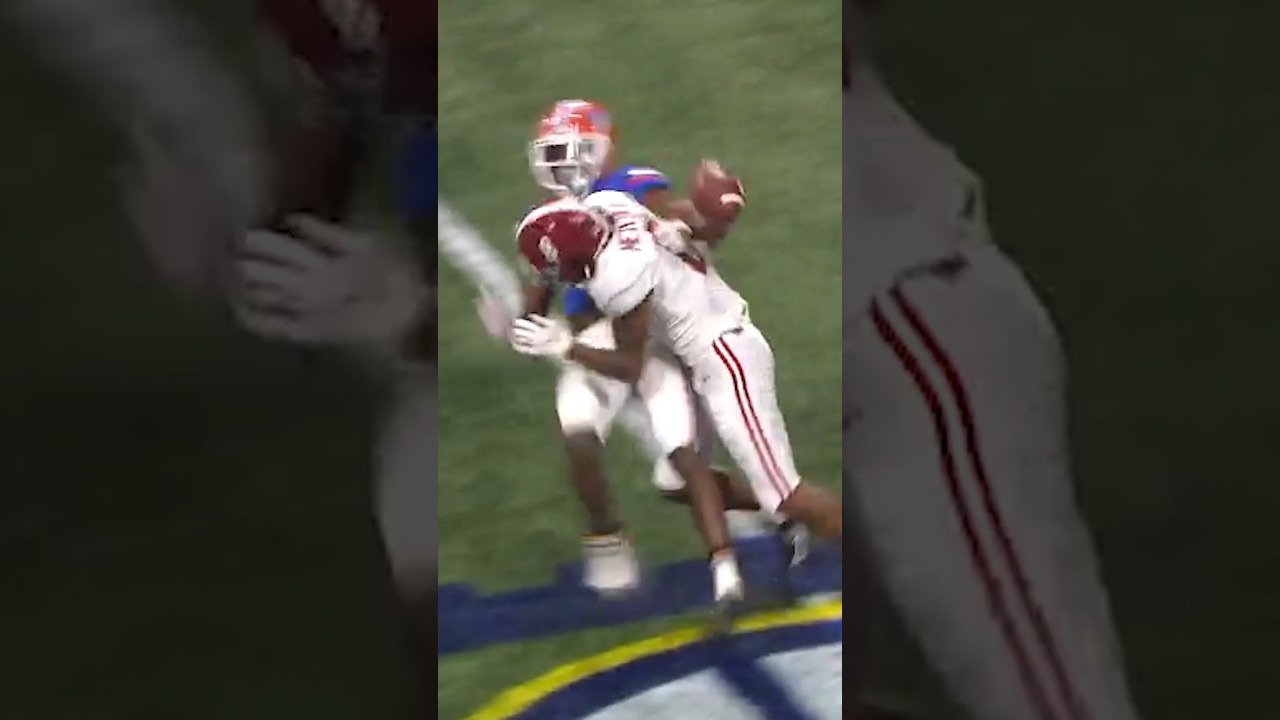 This WR hit is CRAZY 😳 #alabama #collegefootball