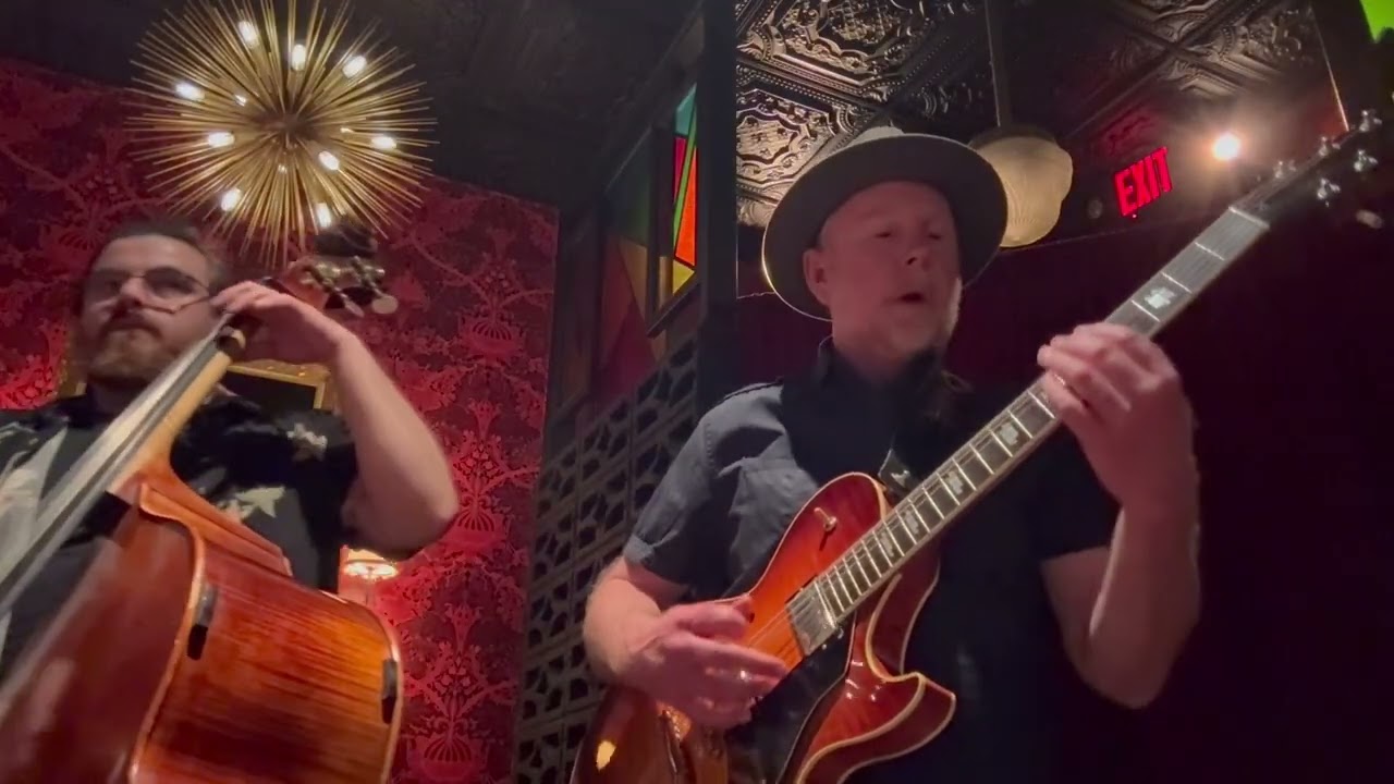 Duane Allen solos over April in Paris with Collings Soco 16 LC