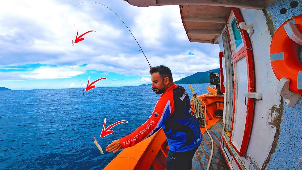 TINHA MUITA LULA EMBAIXO DO BARCO | Pescaria no Mar.