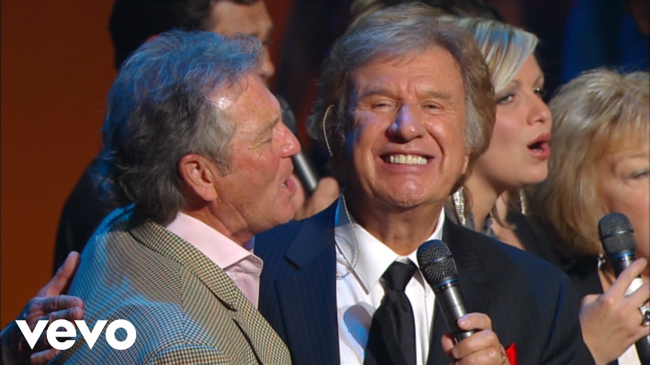 Gaither Vocal Band - Loving God, Loving Each Other [Live] ft. Gaither Vocal Band