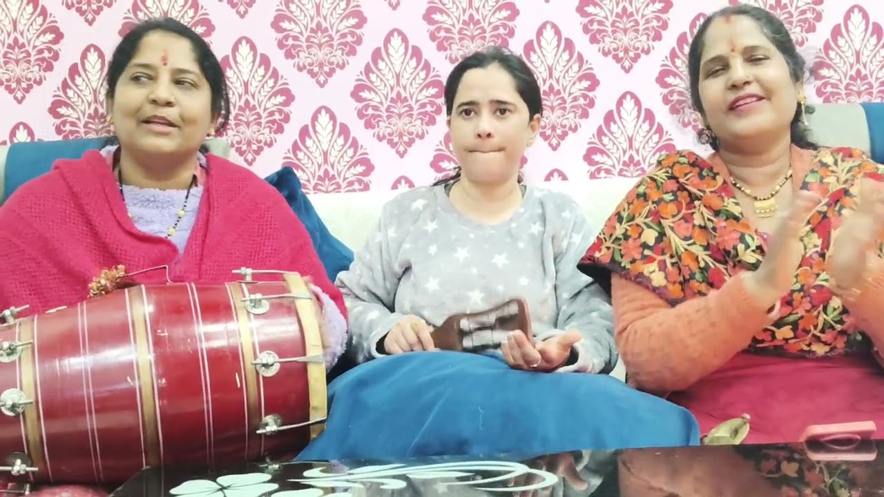 मंदिर के ऊपर हवा डोले