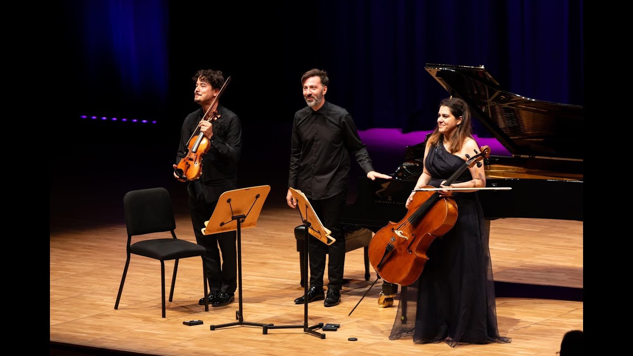 Trio Inui - Kocamangil - Varvaresos   Shostakovich: piano trio nr. 2, op. 67 (3rd movement)