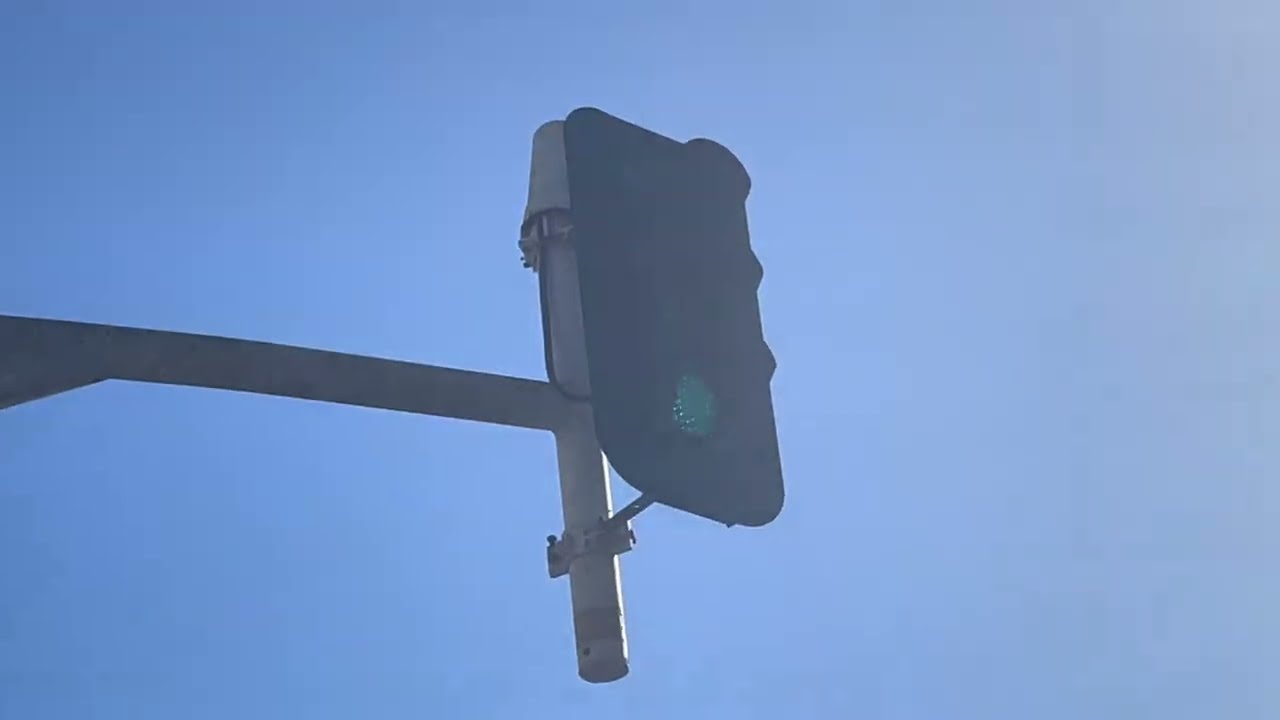 Aldridge LED traffic lights @ Glenferrie Rd, Hawthorn (near Hawthorn Presbyterian Church)