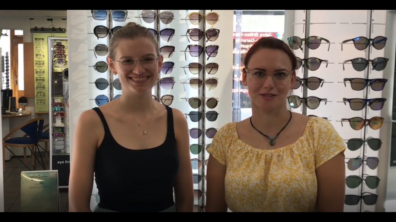 Laura und Lena werben für die Ausbildung zum/zur Augenoptiker/in