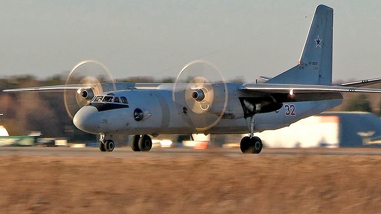 ✈Ан-26 - Красивая посадка с размытыми винтами + переговоры пилотов / Аэродром Кубинка 2020