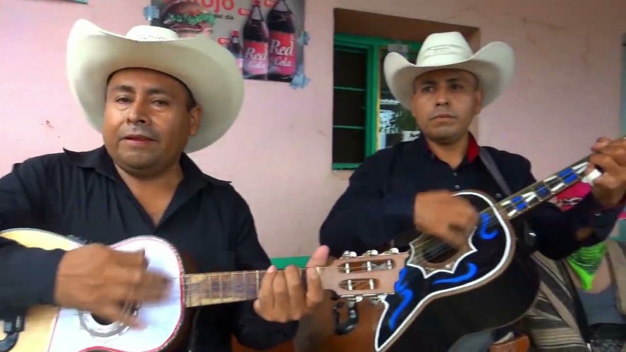 Trio Fuerza Imparable en el Carnaval de San Ambrosio