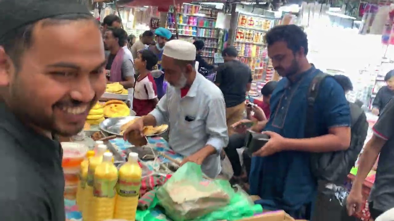 🌙 Traditional Iftar Bazar at Chawkbazar, Dhaka 🍴