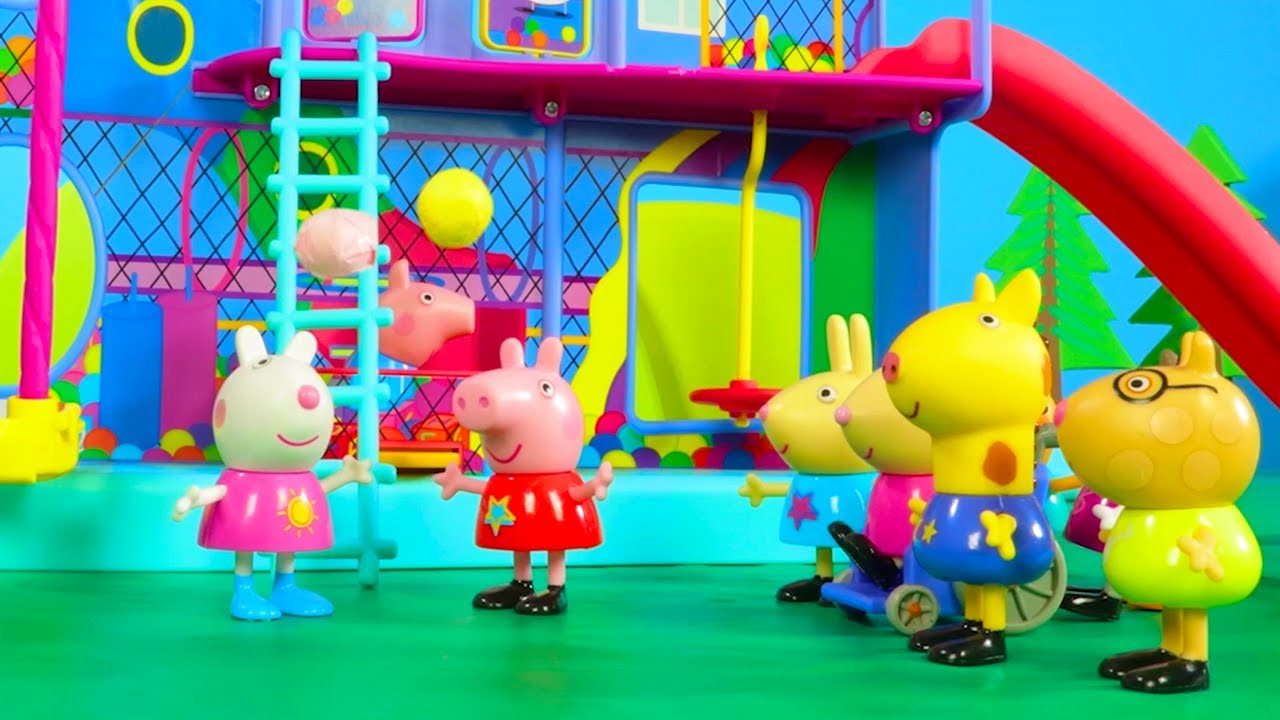 Peppa Pig va à la fête d'anniversaire du ballon gonflable! Vidéos avec des jouets