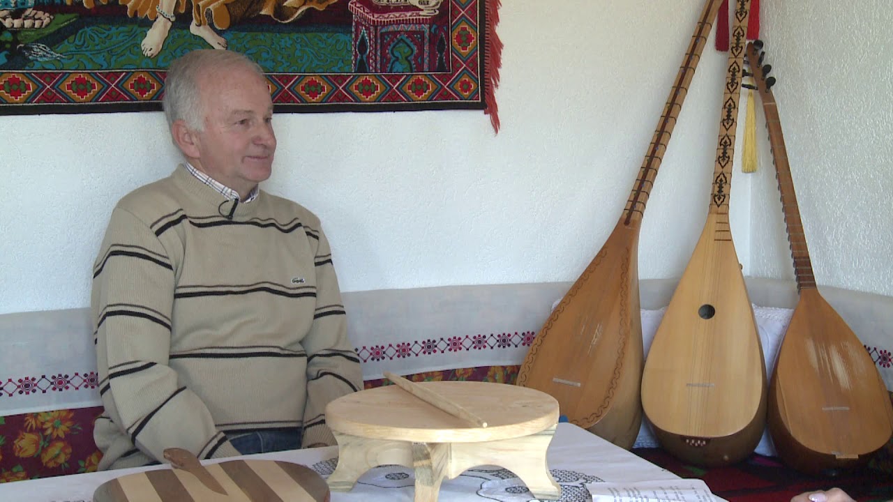 Sead Bošnjić-tuzlanski sazlija koji skoro četiri decenije gaji ljubav prema ovom instrumentu