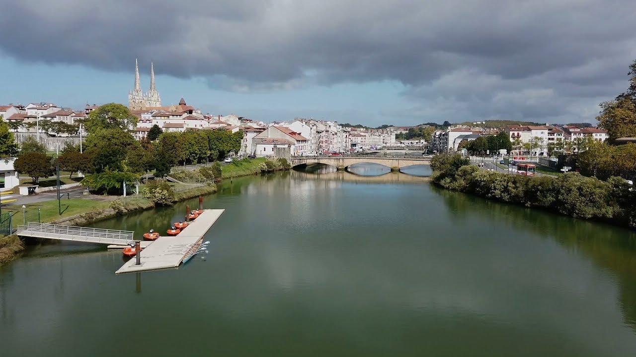 Visite de Bayonne : les quais de la Nive