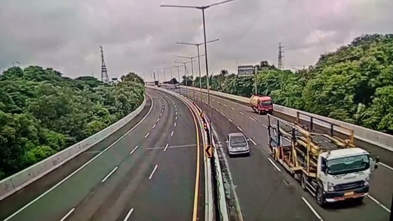 Sorotan 1.26.10 - 1.31.10 dari Hujan dijalan toll Bus dan Truk Melaju pelan