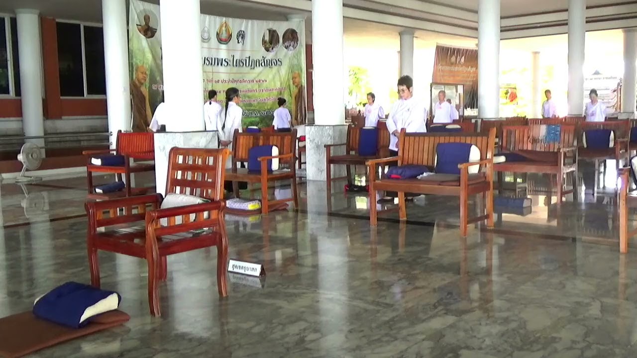 นำปฏิบัติธรรมในวิธีการเดินจงกรมสังเกตสภาวะธรรมของสติปัฏฐาน อบรมคอร์สพิเศษหลักสูตรสติปัฏฐานภาวนาฯ