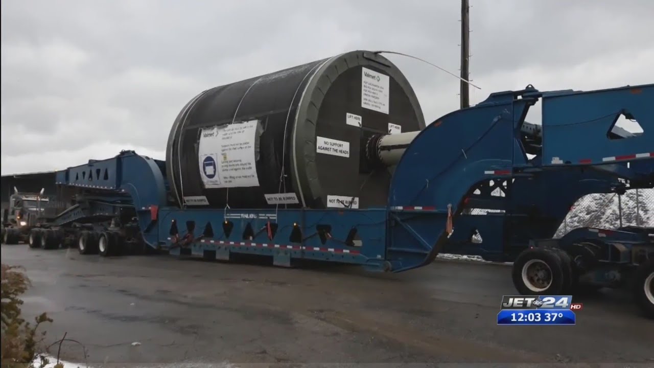 Yankee dryer super load moves through Erie on its way to Lock Haven