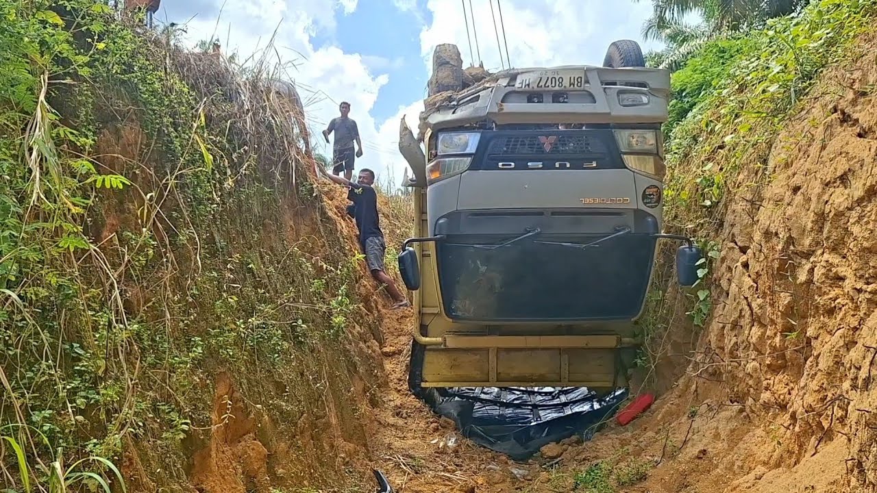 EVAKUASI-TERKULAI DIANTARA DUA DINDING TANAH PARET
