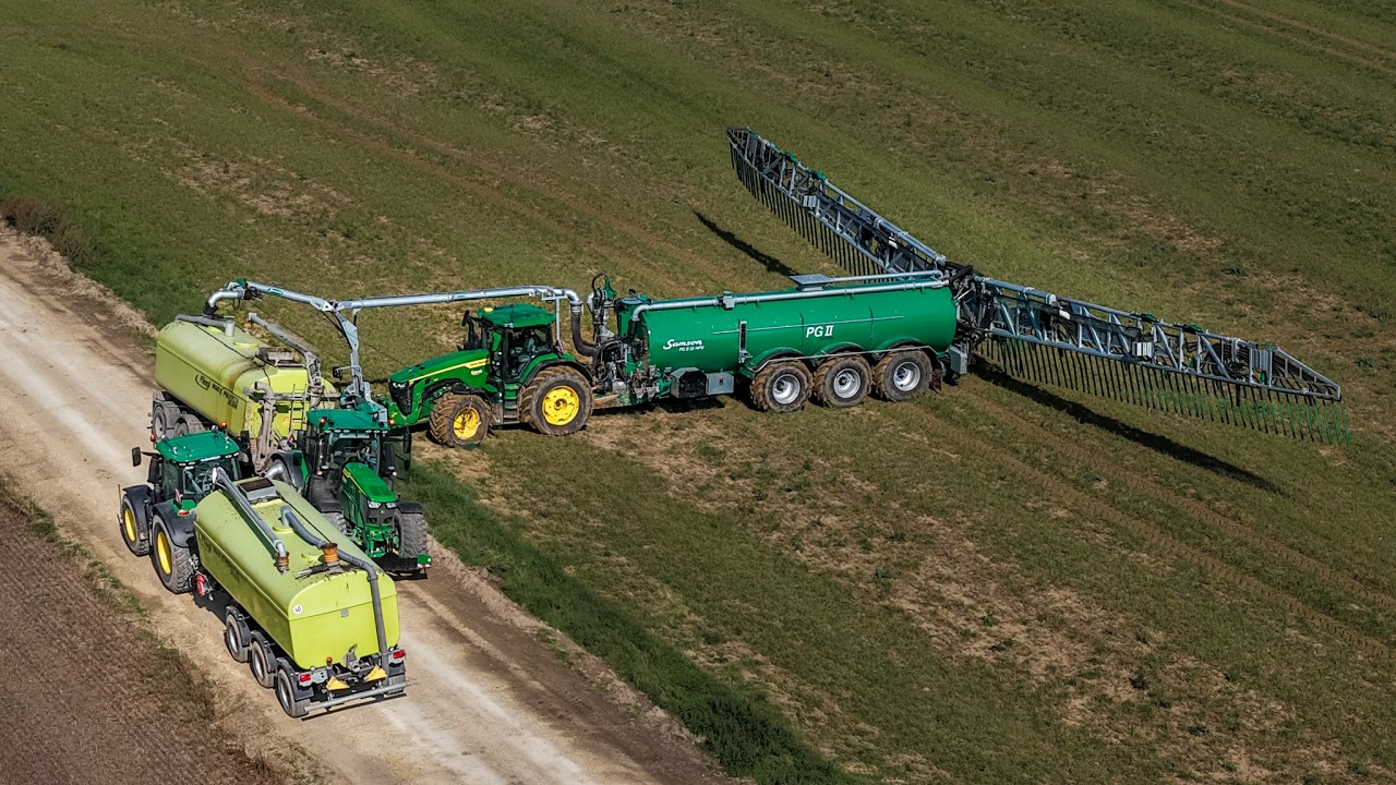 💦 Высокопроизводственное внесение навозной жижи с JD 8R и Samson PG II 35 HPD 🚜
