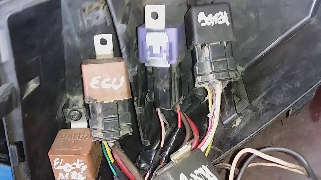 Caja de relay y fichas Renault 19. LEER DESCRIPCION. CORREGIDO!!!