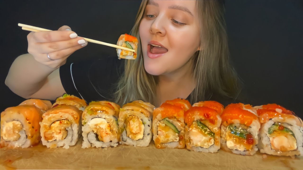 SUSHI URAMAKIS COM OVAS DE PEIXE E CAMARÃO MUKBANG BRASIL | CAMILE ASMR