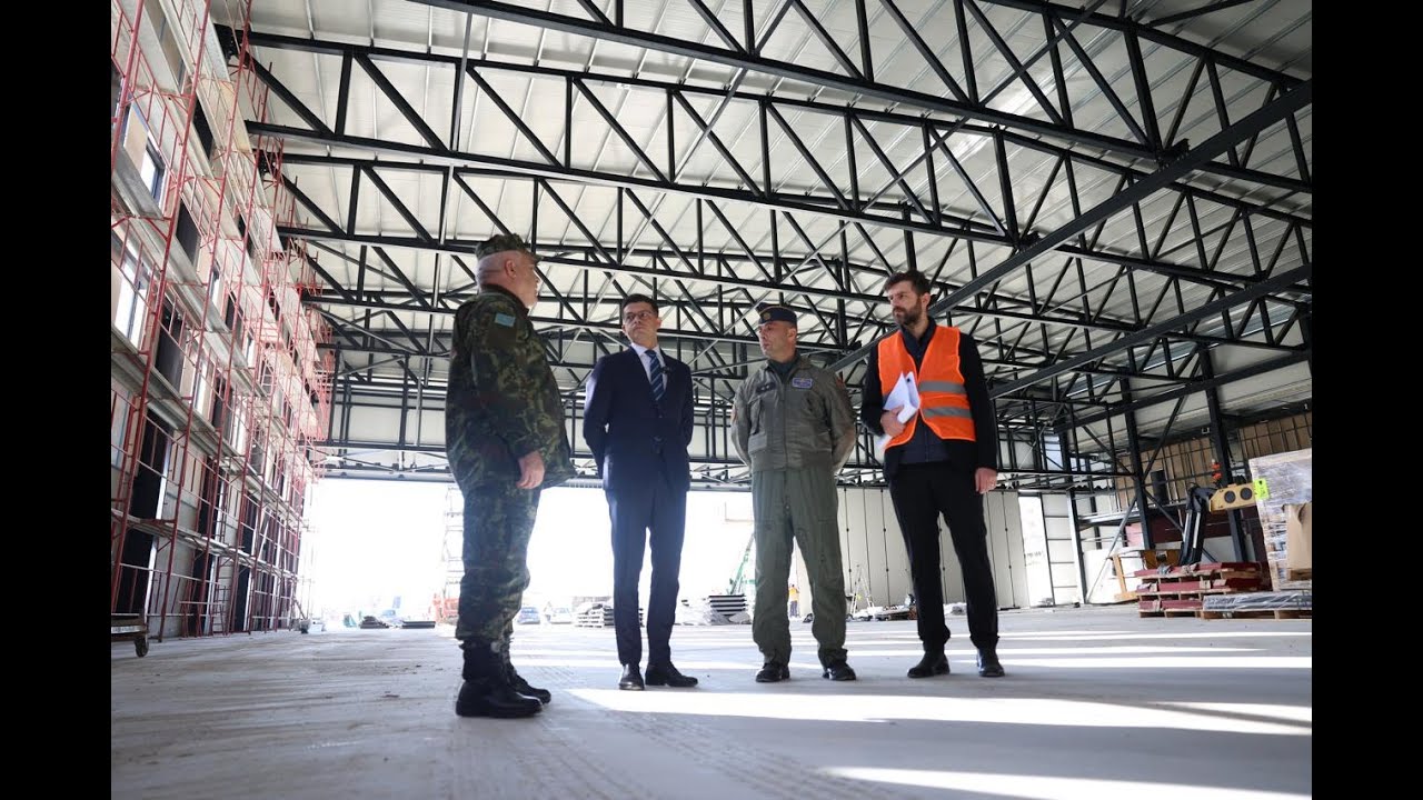 Ministri Vengu inspekton ndërtimin e hangarit të ri të helikopterëve në Farkë: Investim domethënës