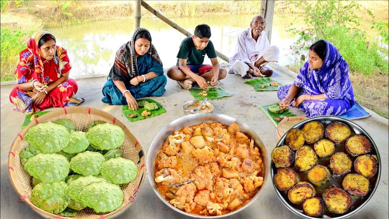 পালংশাকের লুচি, ফুলকপি রোস্ট আর বেগুন ভাজা রান্না করে সবাইমিলে জমিয়ে খাওয়া দাওয়া 