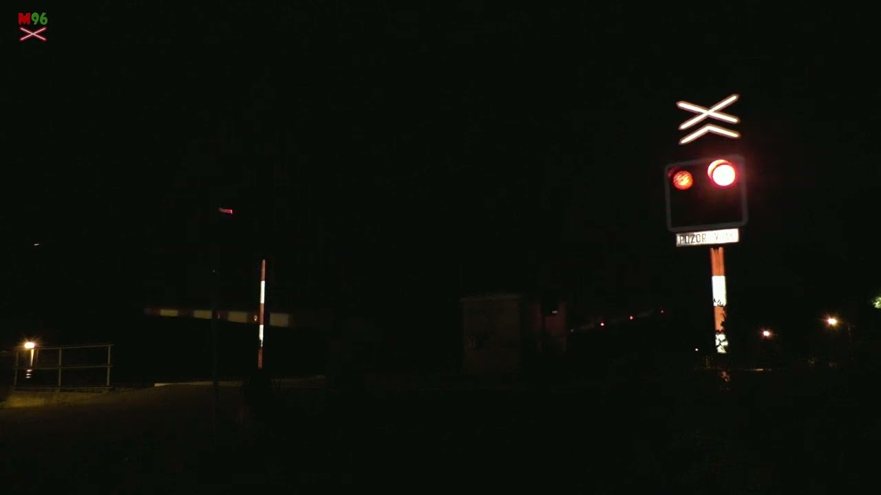 Železniční přejezd Kostomlaty nad Labem #1 [P3602] - 18.8.2022 [noc] / Czech railroad crossing
