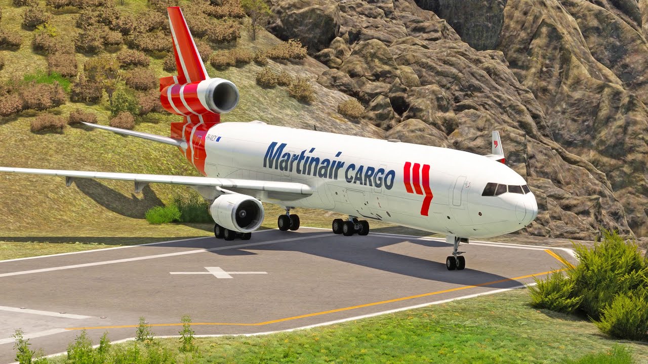 Greatest Pilot Ever! McDonnell MD-11F Martinair Cargo Performs Flight from Shortest Runway