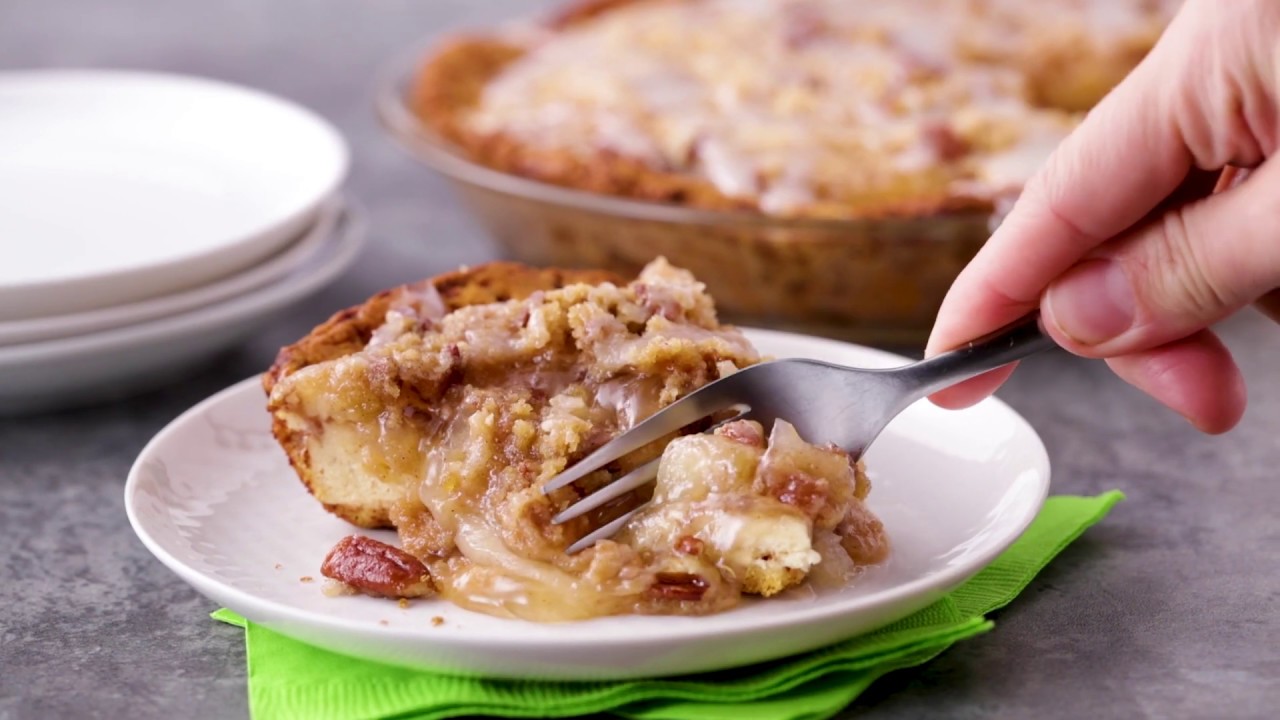 Cinnamon Roll Dutch Apple Pie | Pillsbury Recipe