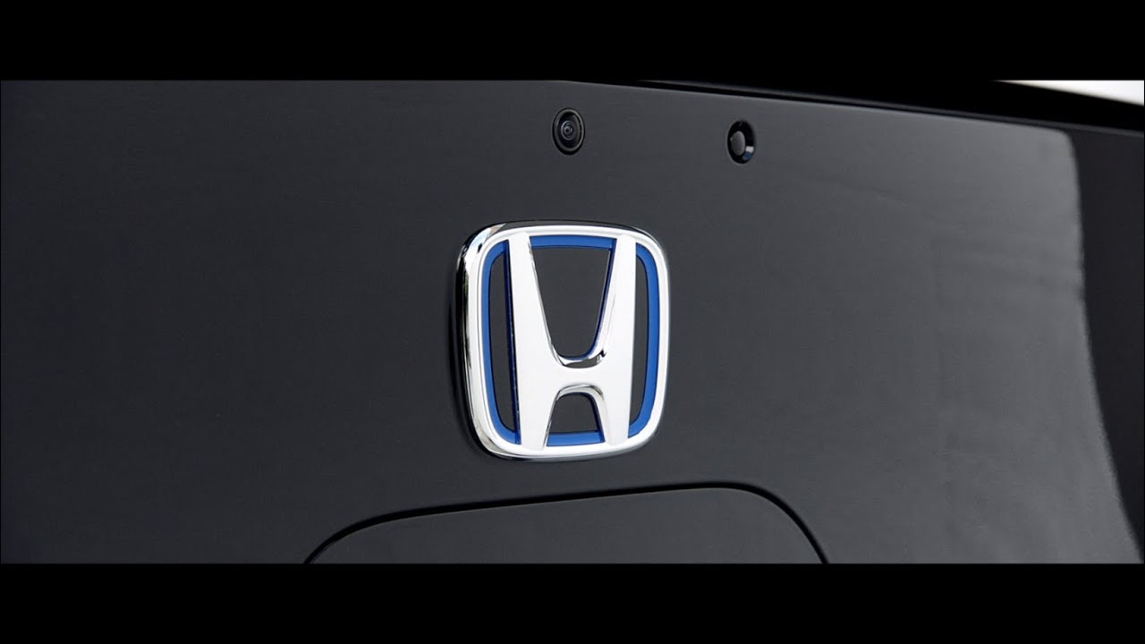 Pierre Gasly drives the Honda e