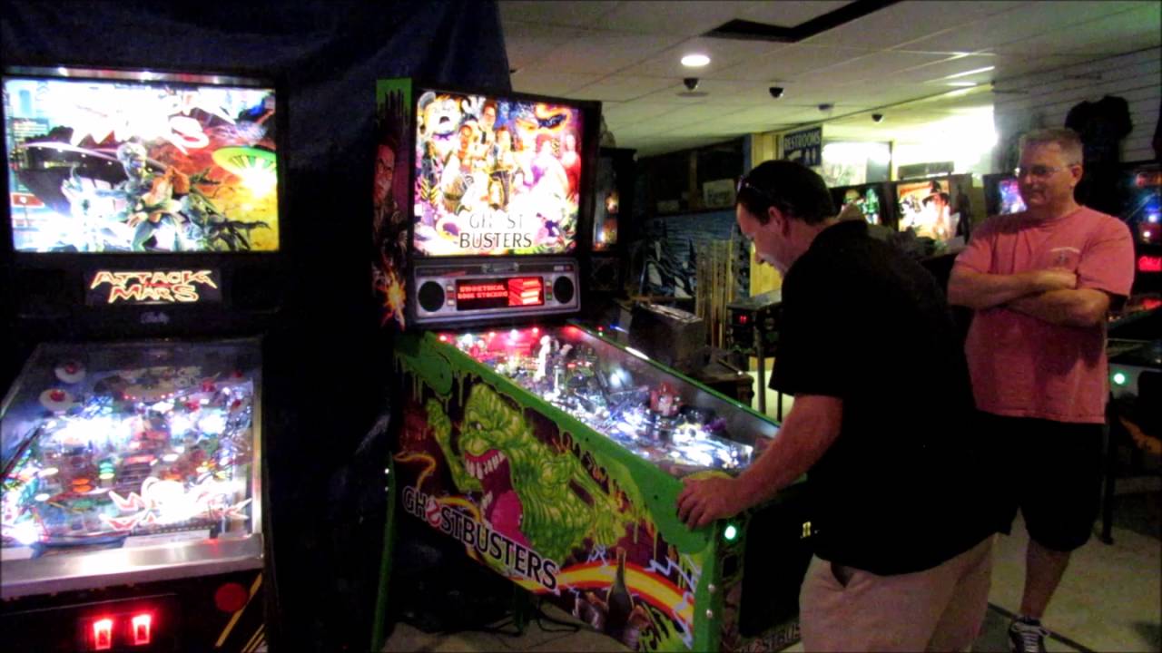 Stern Pinball  unboxing Ghostbusters Limited Edition L/E at Flippers