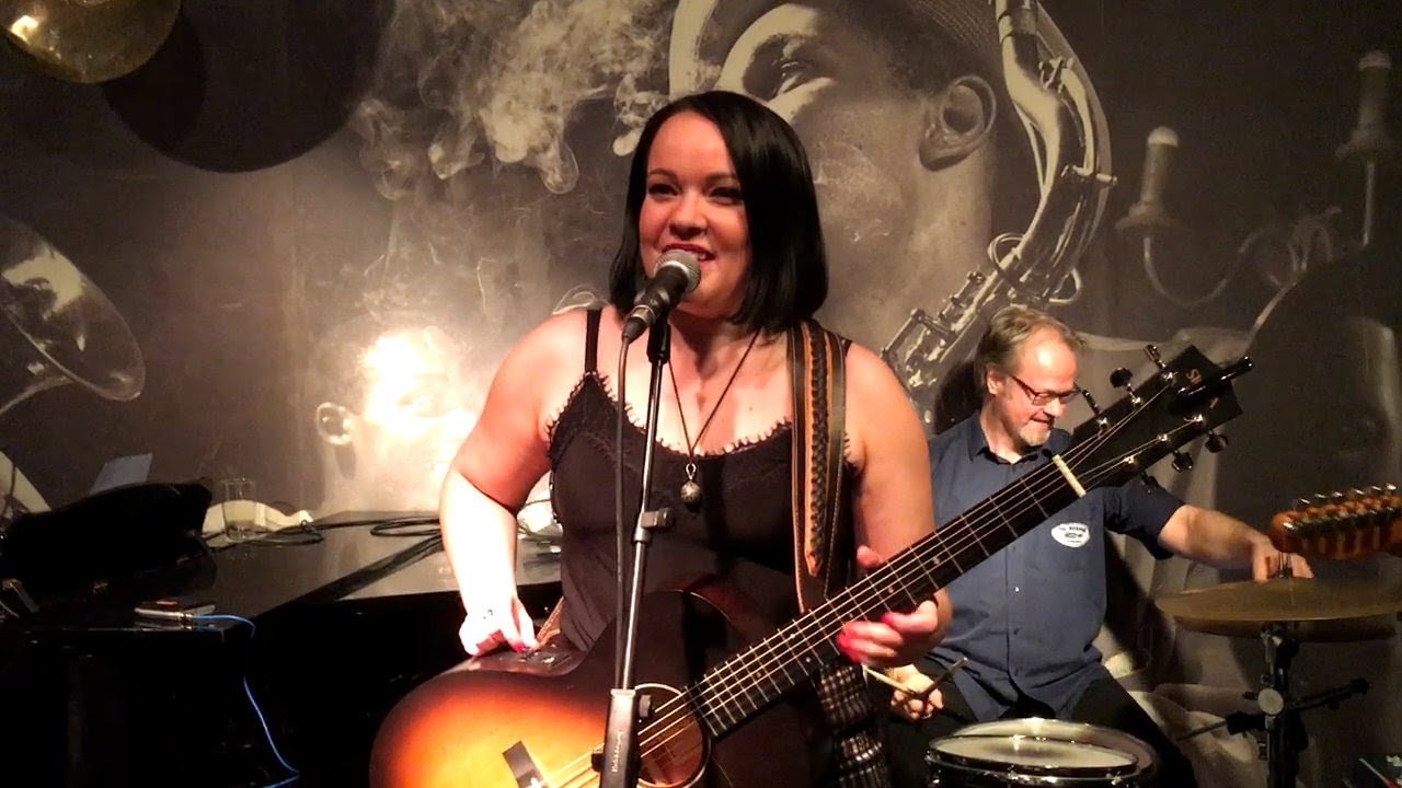 Suvi Karjula - Kaukana kotoa