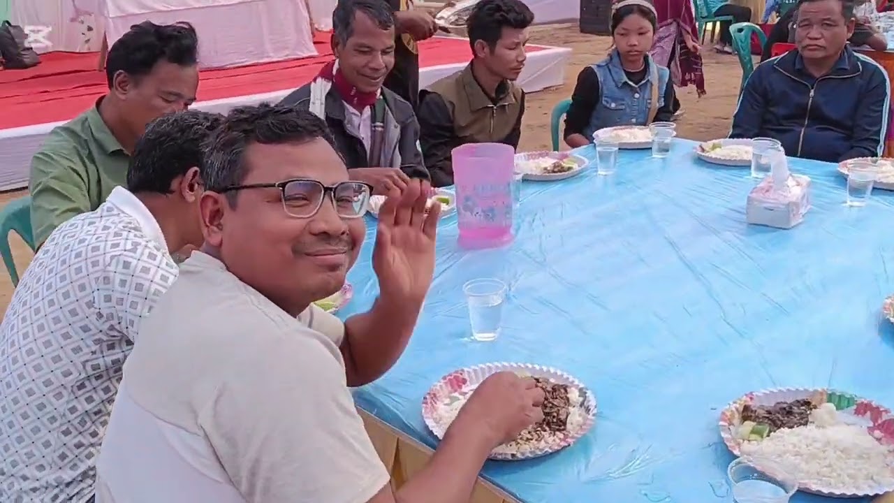 রানা ও রিয়া শুভ বিবাহ অনুষ্ঠানে খাবার সুন্দর মুহুর্তে 