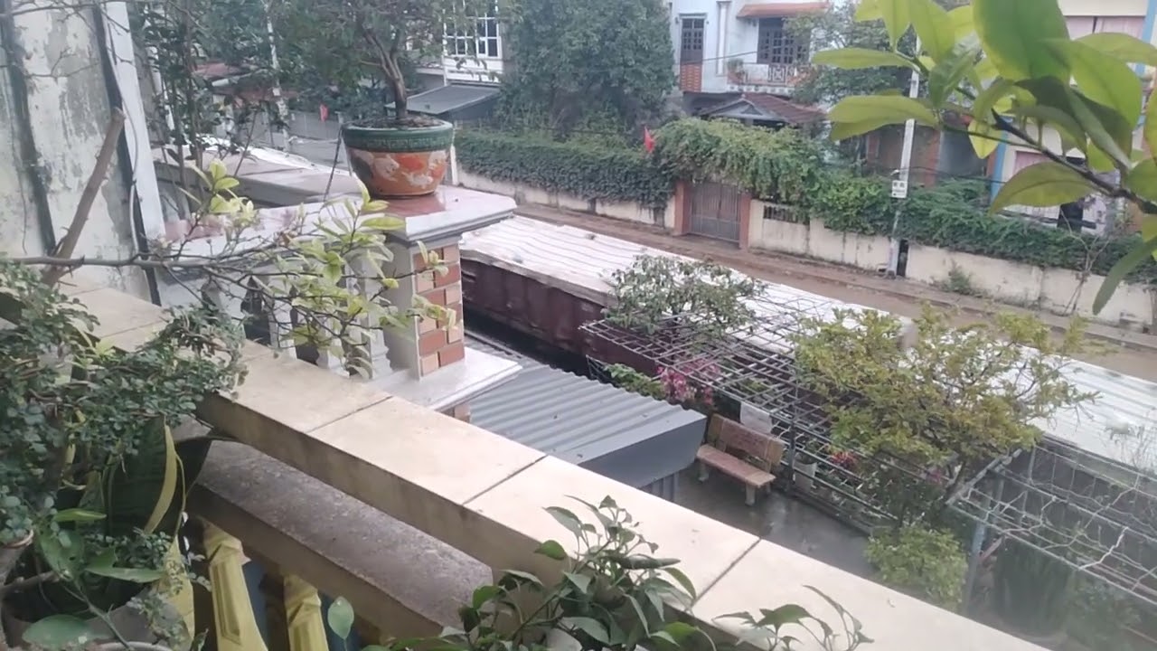 D10H-013 kéo tàu hàng H2738 vào ga Lâm Thao(5-1-2026)