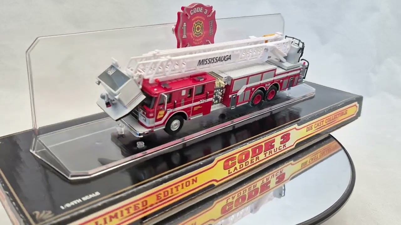 1:64 Code 3 Mississauga Ontario Canada Pierce Platform Ladder Truck Fire Engine