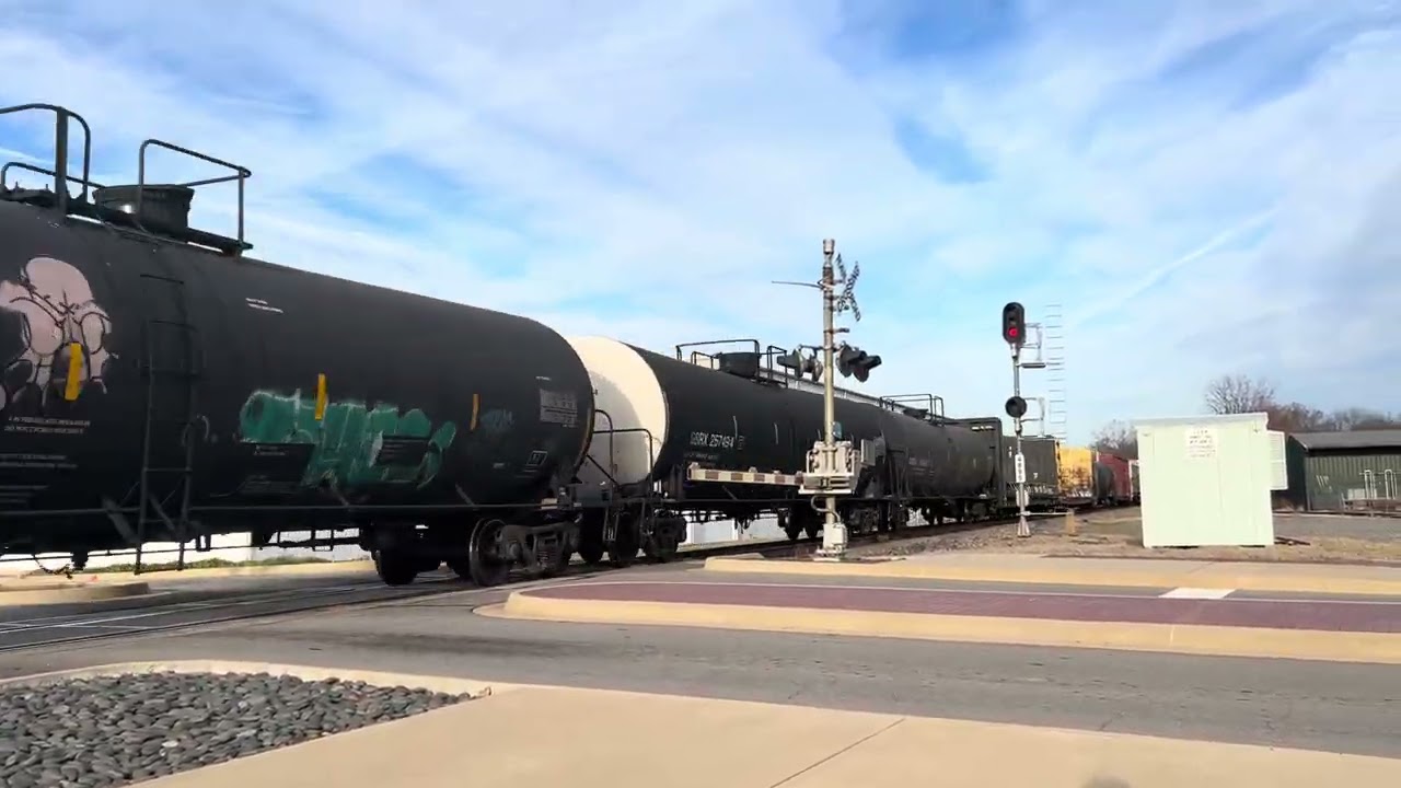 UP-MNLVB Passing Fayetteville Avenue.